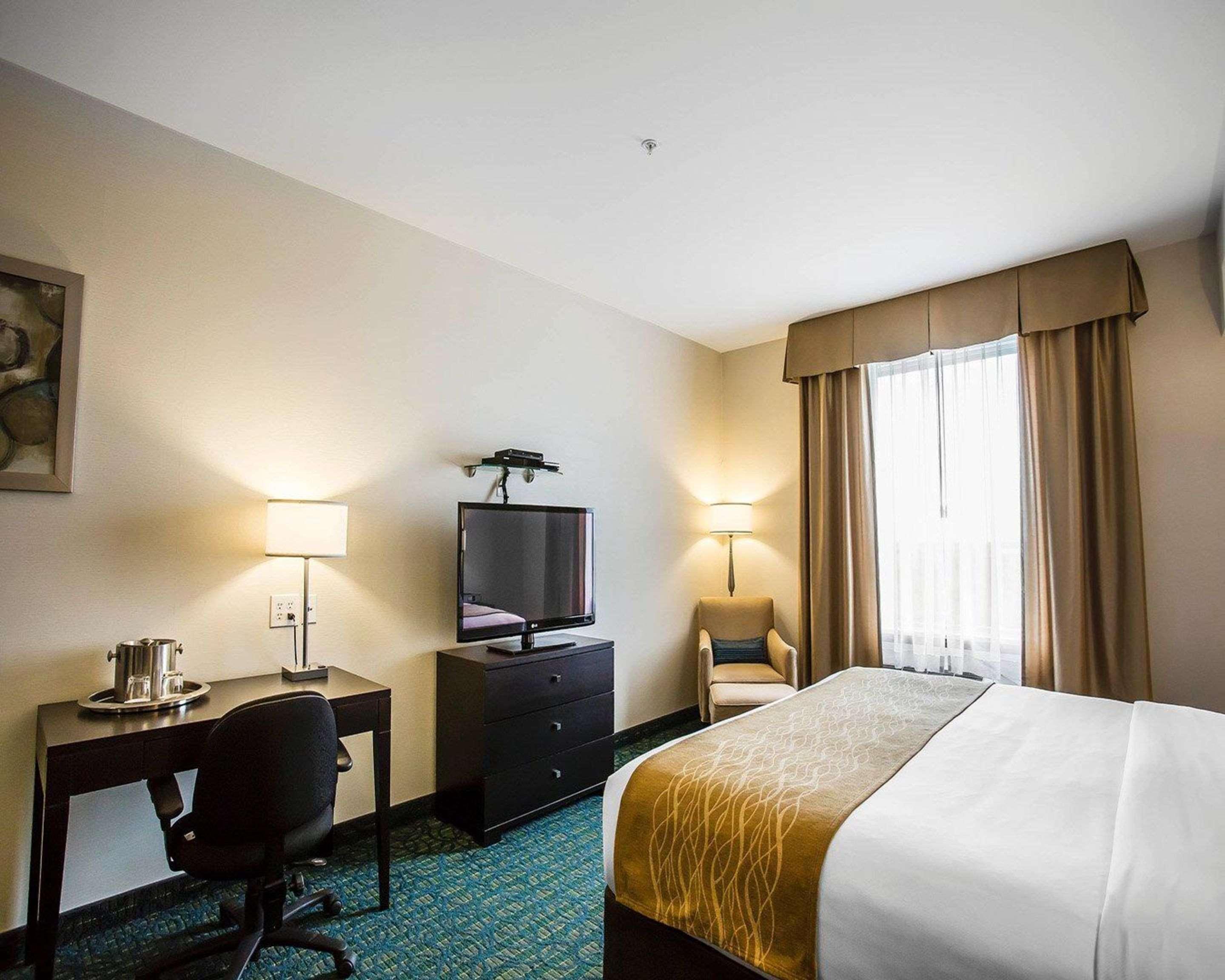 Comfort Hotel Bayer'S Lake Timberlea Esterno foto