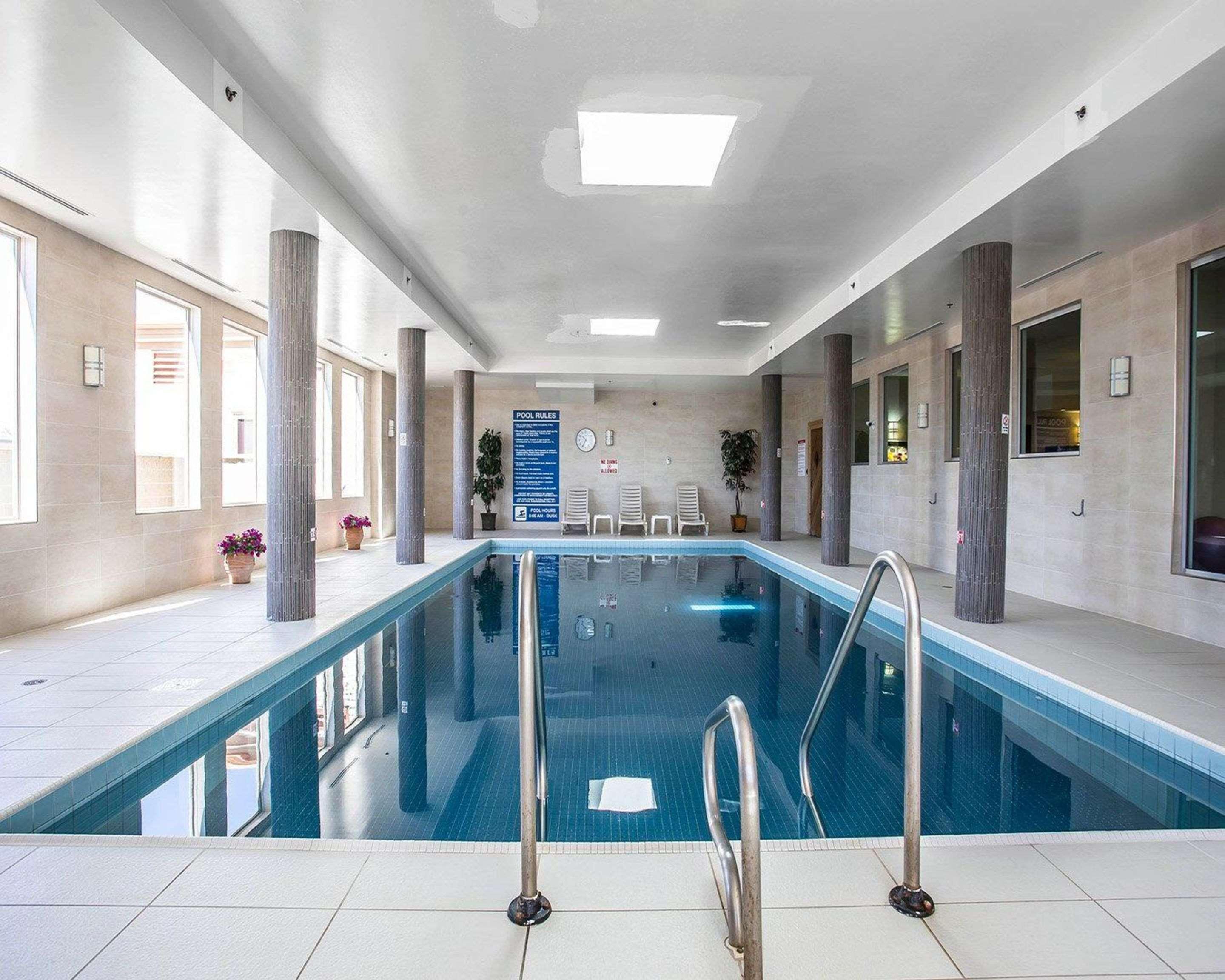 Comfort Hotel Bayer'S Lake Timberlea Esterno foto