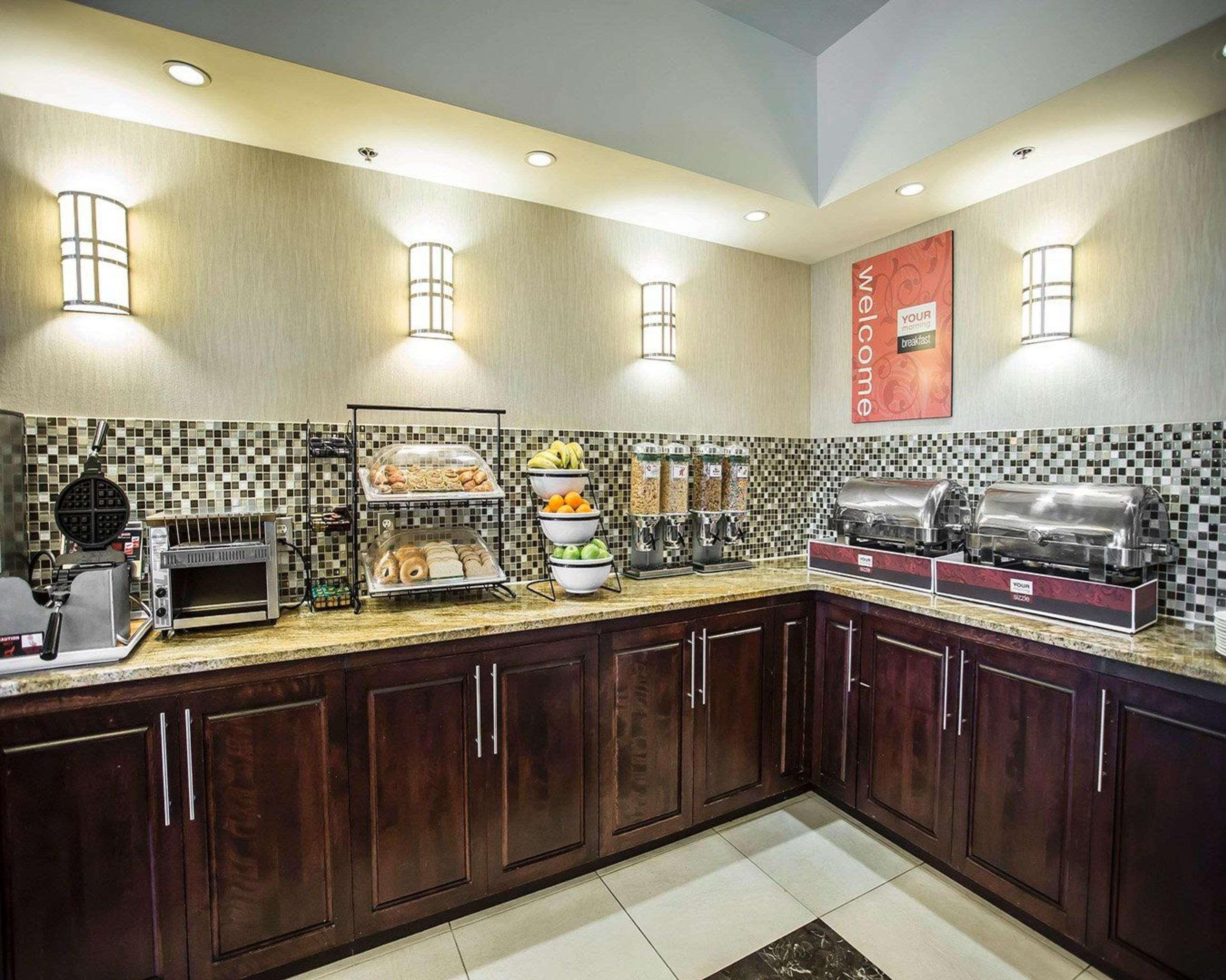Comfort Hotel Bayer'S Lake Timberlea Esterno foto