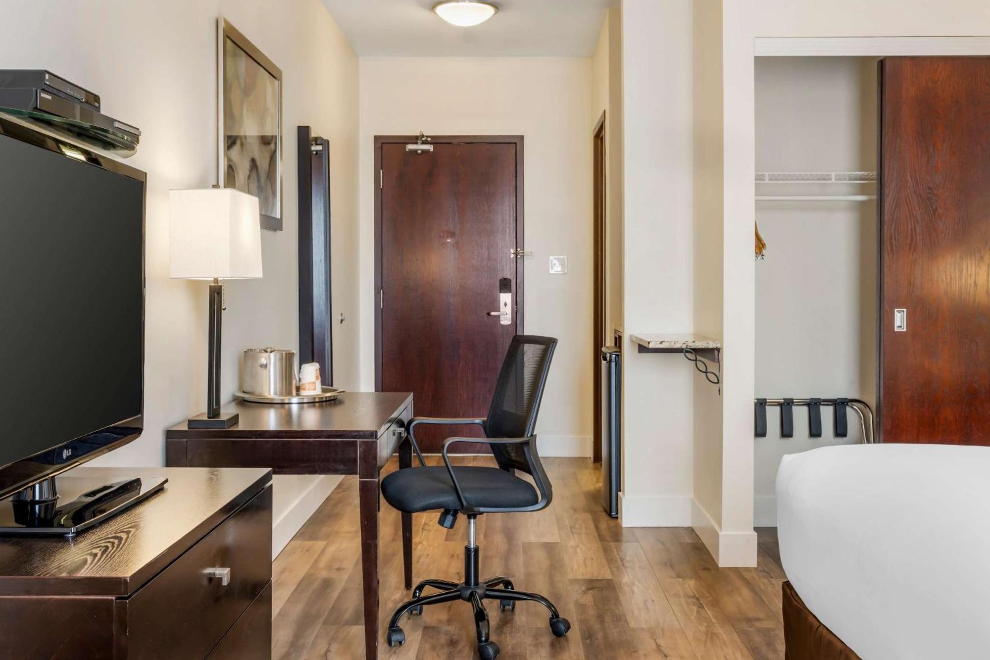 Comfort Hotel Bayer'S Lake Timberlea Esterno foto