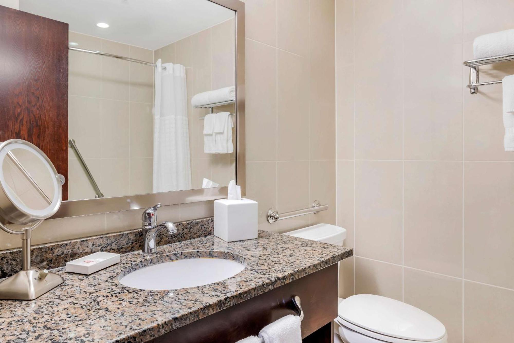 Comfort Hotel Bayer'S Lake Timberlea Esterno foto
